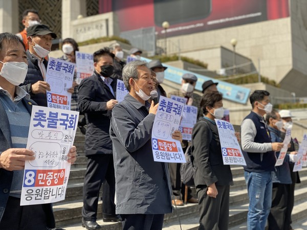 ▲ 민중당 지지를 호소하는 한충목 한국진보연대 상임대표