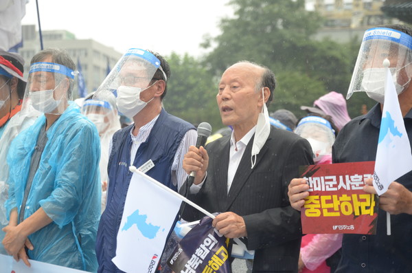 ▲ 이창복 6.15남북공동선언실천 남측위원회 상임대표의장은 8.15노동자대회를 성사한 민주노총을 격려했다.
