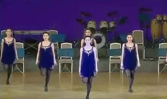 ▲ 왕재산예술단의 대표적인 타프춤 '청춘시절' [사진 : 조선중앙통신 갈무리]