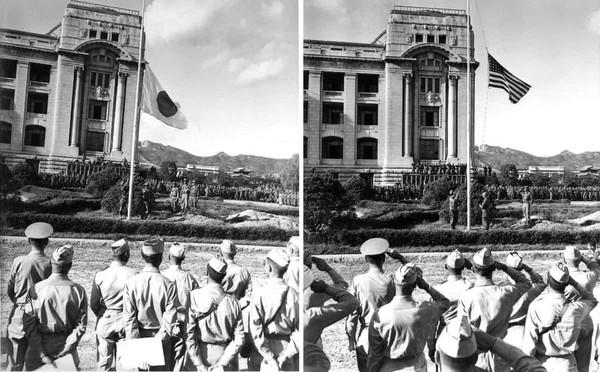 ▲1945년 9월 9일 미 점령군이 조선총독부 국기 게양대에 걸린 일장기를 성조기로 교체하고 있다. [사진 : 주한미군 페이스북]