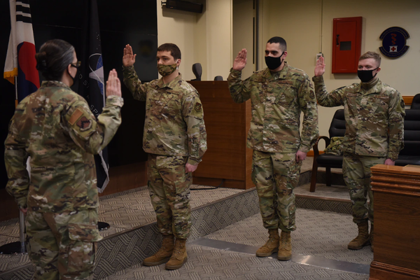 ▲ 비슷한 시기 주한미 군산공군기지에서 8전투비행단 소속 주한미군을 미 우주군으로 편입하는 행사가 진행되었다. 
