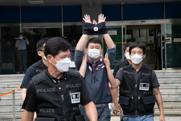▲ 2021년 구속 당시 양경수 전 위원장. 조합원들에게 ‘총파업 투쟁 승리’ 의지를 보내고 있다. ⓒ노동과세계