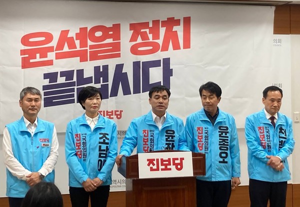 ▲ 울산지역 국회의원 후보들과 함께 한 기자회견 ⓒ진보당 울산시당