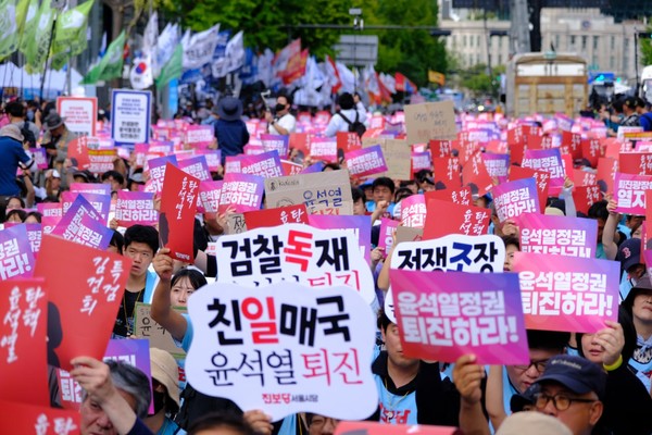 28일 오후 숭례문에서 '퇴진 광장을 열자! 9.28 윤석열 퇴진 시국대회'가 개최되었다 ⓒ김준 기자