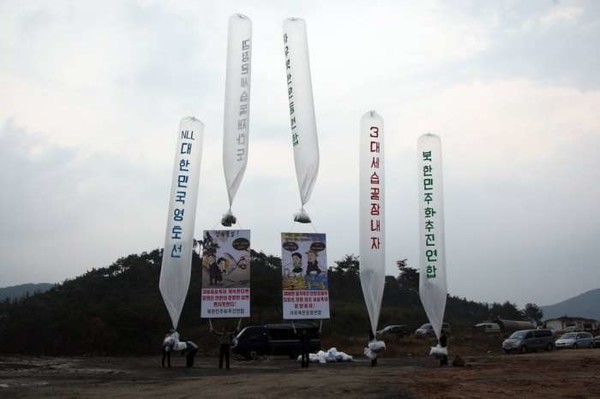탈북 단체들의 풍선날리기