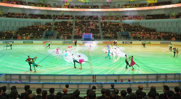 평양국제빙상피겨축전이 평양 빙상장에서 열리고 있다 ⓒ로동신문