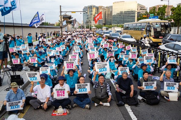 ▲ ‘이 땅은 미국의 전쟁기지가 아니다! 내정간섭 규탄! 작전통제권 즉각 환수! 7·27 자주평화시민대행진’ ⓒ민주노총